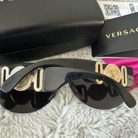 Versace Sunglasses Like New - Picture 3 of 8